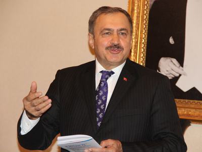 "Allah'a şükür bıyıklarım yerinde"