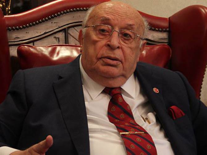 Süleyman Demirel hastaneye kaldırıldı