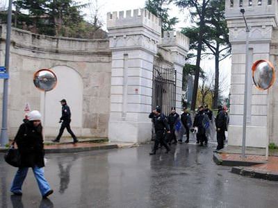 İstanbul Üniversitesi'nde 18 gözaltı