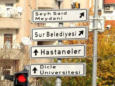 Diyarbakır'da trafik tabelaları isimleri değiştirildi