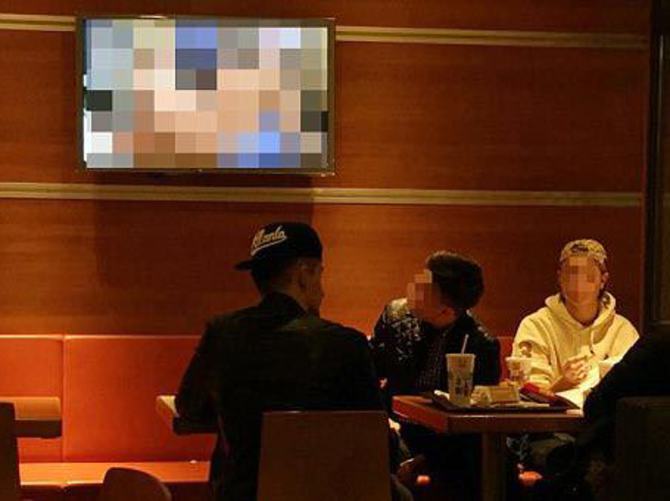Mc Donalds'da porno yayın şoku!