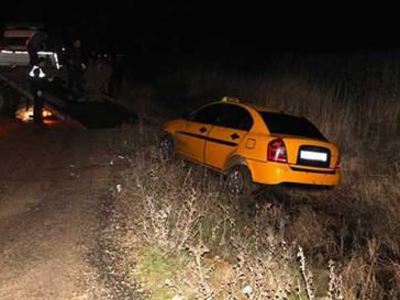 Taksi şoförünün boğazı kesildi