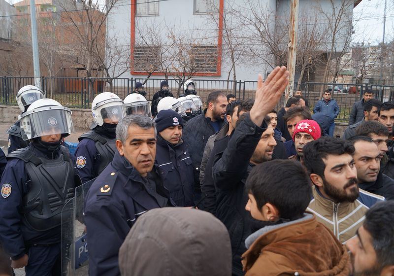 Doğubayazıt ilçe merkezi ablukaya alındı
