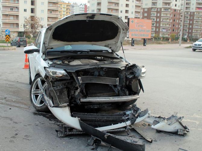 Servet Çetin trafik kazası geçirdi!