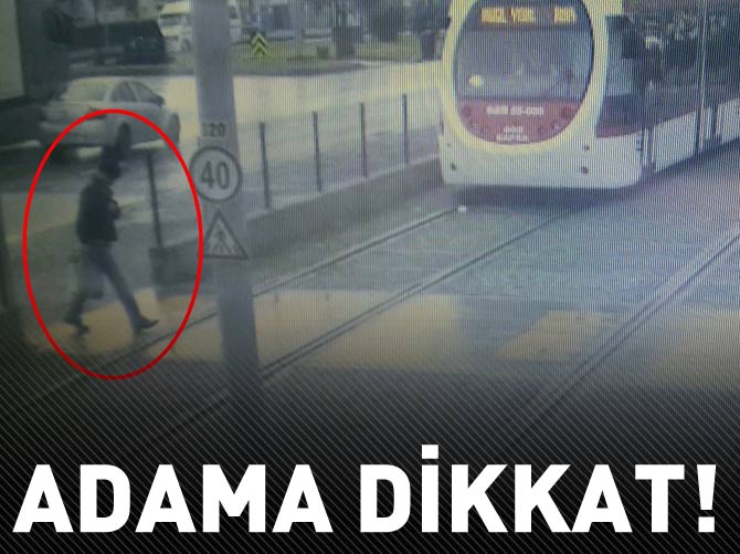 Tramvay yolundaki kazalar güvenlik kamerasında