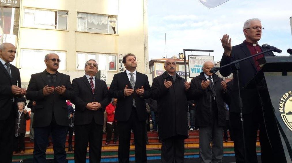 CHP’li belediyeden Noel ağacına dualı açılış