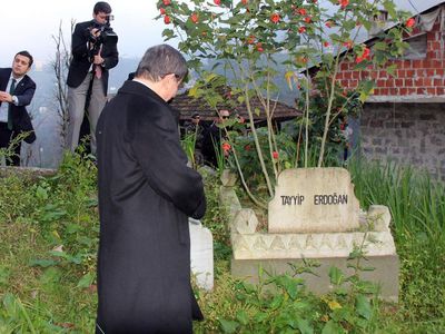Kongreden hemen sonra oraya gitti