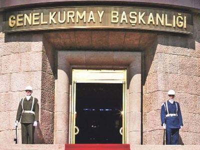 Sınırda askerlere ateş açıldı