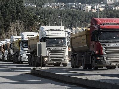 Kamyoncuların eylemi İstanbul trafiğini felç etti
