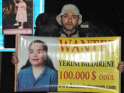 Kızını bulana 100 bin dolar ödül verecek