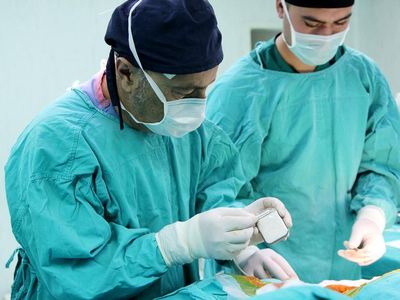 27 yıldır süren titremeden 'beyin pili' ile kurtuldu