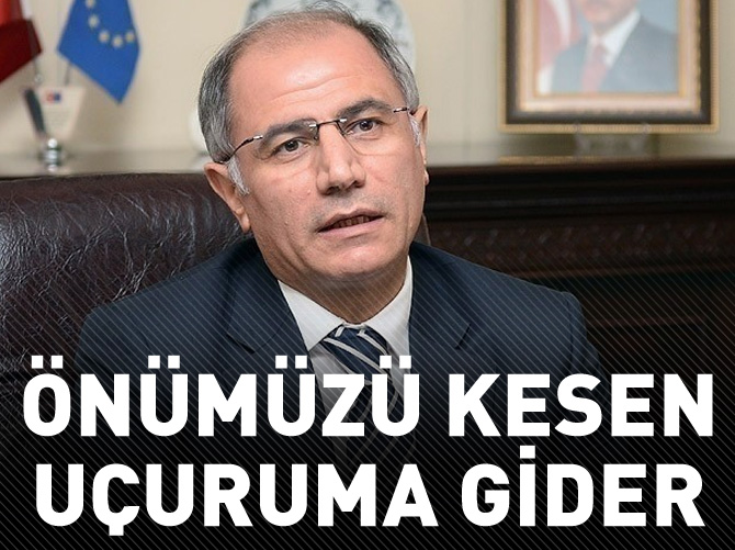 Efkan Ala: Önümüzü kesen uçuruma gider