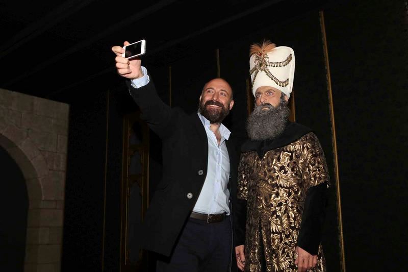 Halit Ergenç kestiği sakallarını nereye bağışladı?