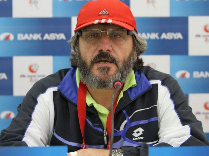 Mustafa Reşit Akçay istifa etti