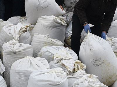 Tankerden 1 tona yakın esrar çıktı