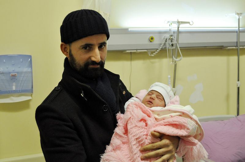 Yeni yılın ilk bebeği 'Meryem Azra' oldu - 1