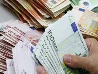 Euro 4 yılın en düşük seviyesinde