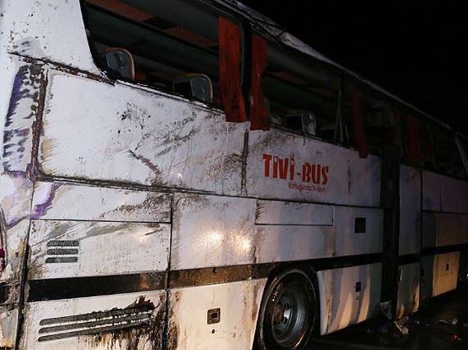 Sivas'ta yolcu otobüsü devrildi: 48 yaralı