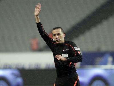 Cüneyt Çakır dünyanın en iyi 10 hakemi arasında!