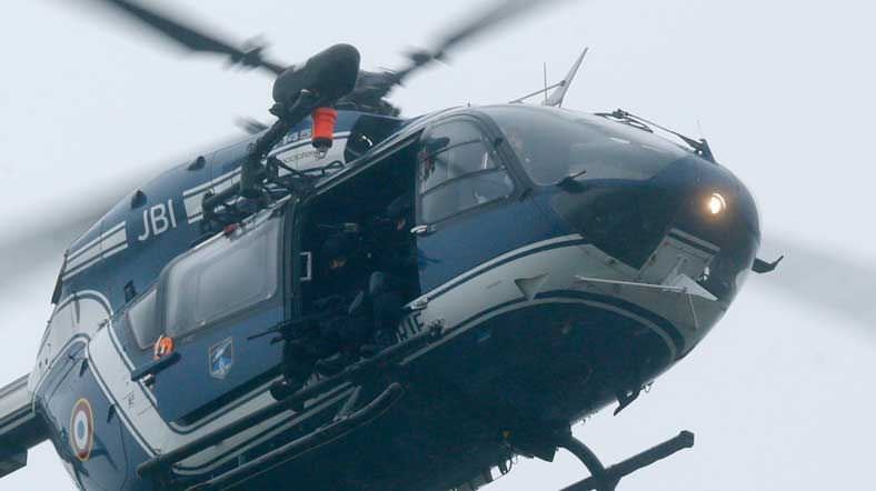 Polis Charlie Hebdo saldırganlarını kuşattı