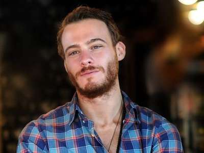 Kerem Bursin Kıvanç Tatlıtuğ'un tahtını salladı