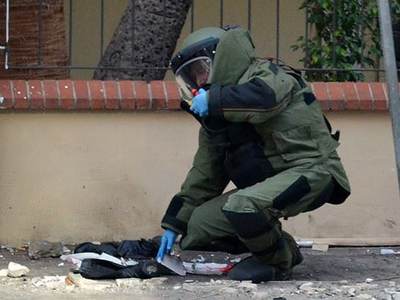 Alışveriş merkezi önünde bomba düzeneği bulundu