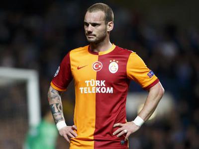 Sneijder kalıyor