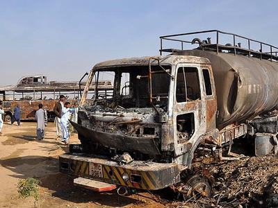 Pakistan'da otobüsle tanker çarpıştı: 57 ölü