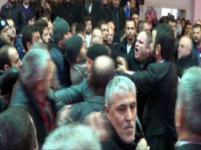 MHP kongresinde yumruklar konuştu
