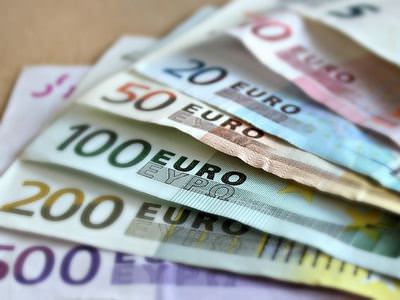 Euro tedavüle çıktığı ilk güne geri döndü