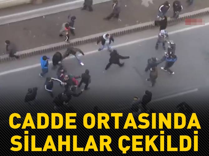 Diyarbakır'da cadde ortasında silahlı kavga