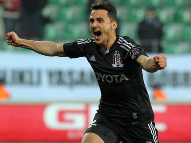 Mustafa Pektemek imzalıyor