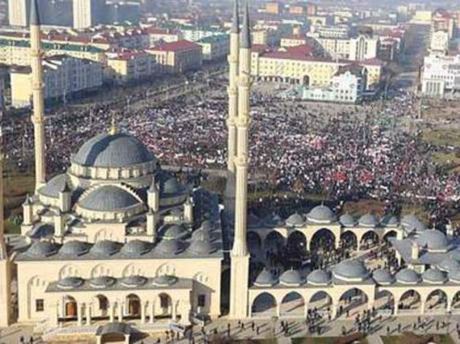 Çeçenistan'da Charlie Hebdo protestosu