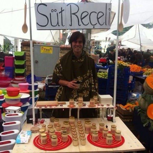 Teoman Kumbaracıbaşı pazarda reçel satıyor - 1