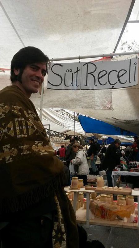 Teoman Kumbaracıbaşı pazarda reçel satıyor - 1