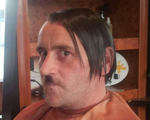 Hitler pozu sonu oldu!