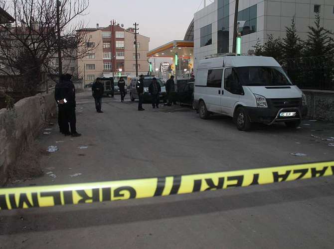 Otomobilden cephanelik çıktı!