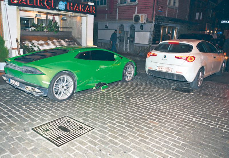 Asena Erkin'in Lamborghini'si göze geldi