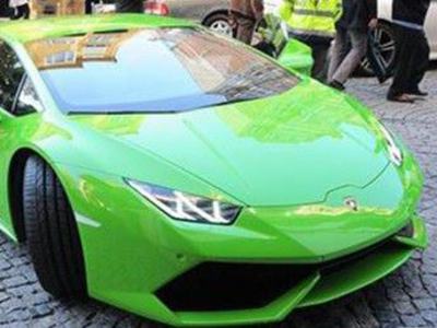 Asena Erkin'in 1.8 milyon liralık Lamborghini'sine yandan sürttüler