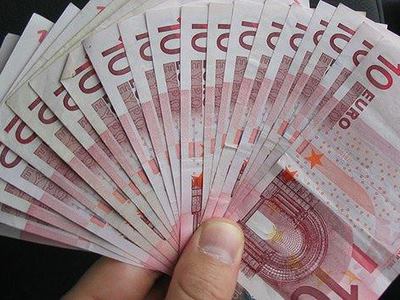Avrupa'dan bomba karar euro düştü