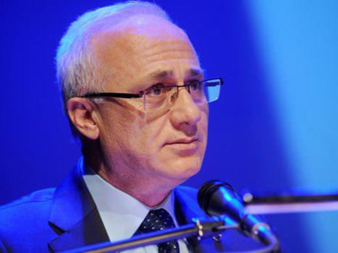 Önce CHP'den sonra Anadolu Partisi'nden istifa etti