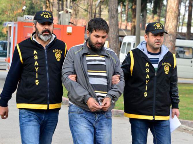 Fuhuş yaparken yakalanan kadını kocası pazarlıyormuş