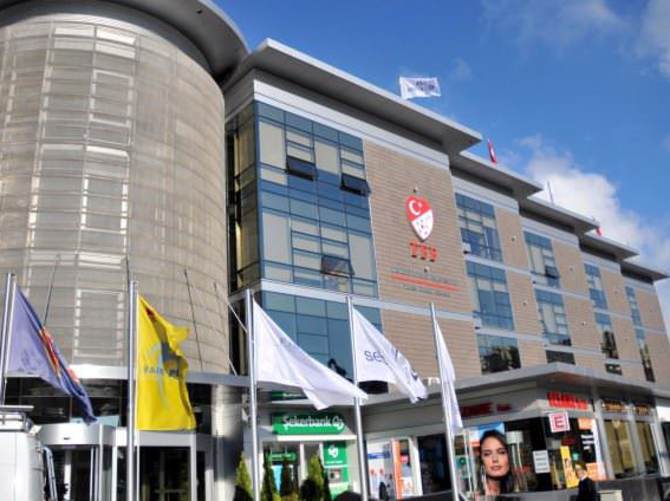 TFF binasını taşladılar