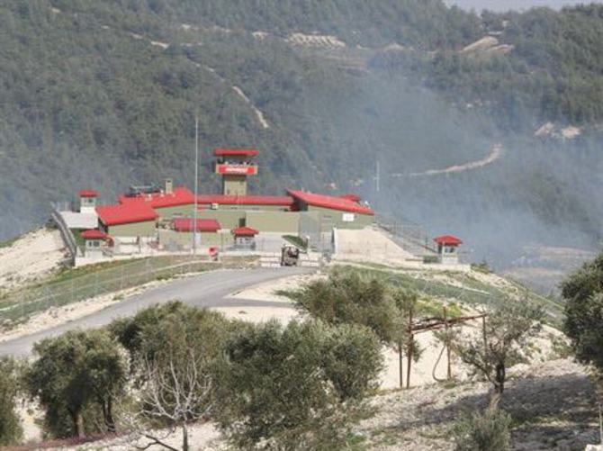 Hakkari'de teröristlerden taciz ateşi