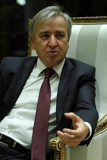 İlk seçim istifası Saray’dan geldi