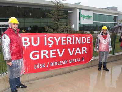 Sendika erteleme kararına uymadı