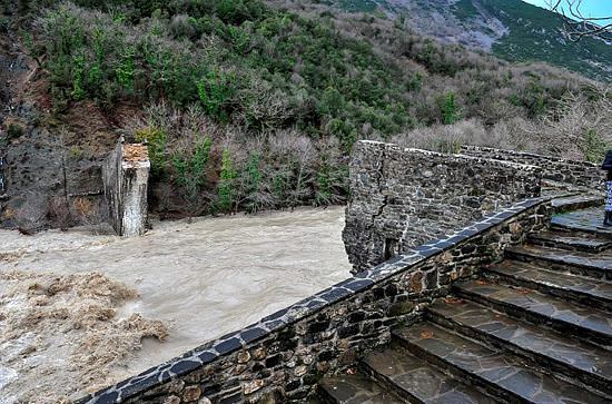 Yunanistan'da Osmanlı köprüsü yıkıldı - 1