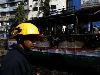 Otobüs ateşe verildi: 7 ölü, 22 yaralı