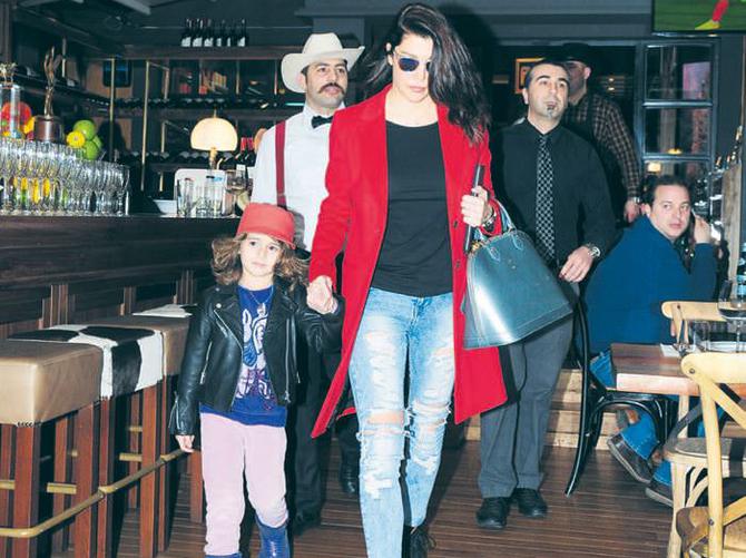 Deniz Akkaya'dan evlilik provası