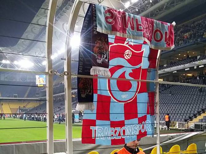 Saracoğlu'nda bayrak krizi!